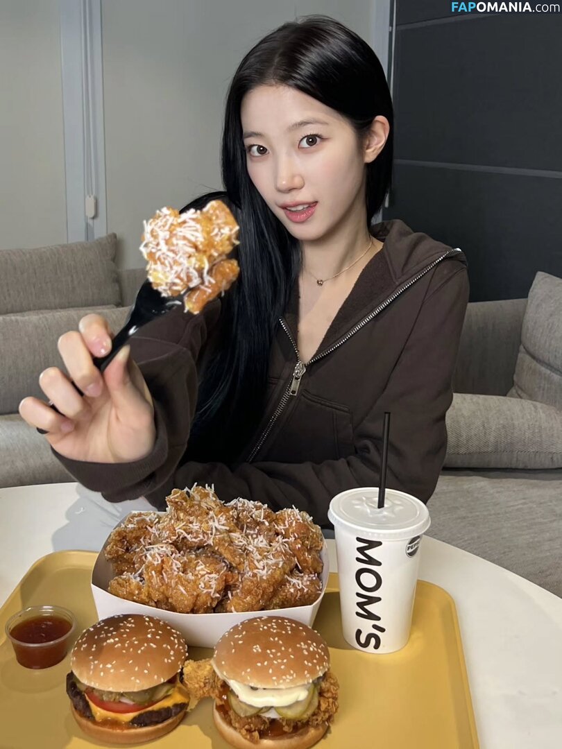Kazuha Nakamura 中村 一葉 / LESSERAFIM / zuhazana Nude OnlyFans  Leaked Photo #42