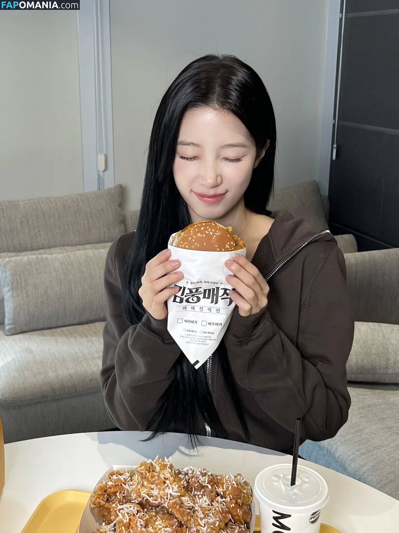 Kazuha Nakamura 中村 一葉 / LESSERAFIM / zuhazana Nude OnlyFans  Leaked Photo #44