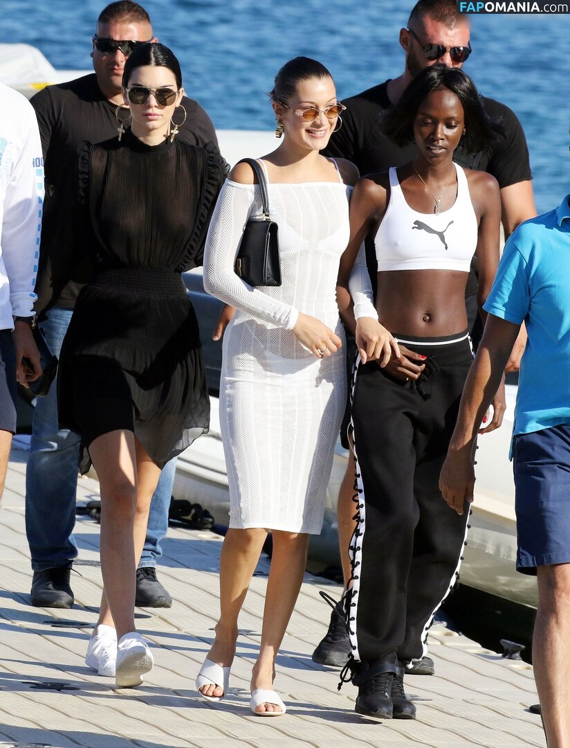 Kendall Jenner / https: / kendalljenner Nude OnlyFans  Leaked Photo #73