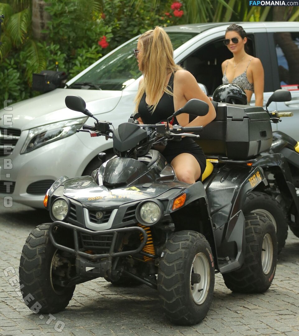 Kendall Jenner / https: / kendalljenner Nude OnlyFans  Leaked Photo #82