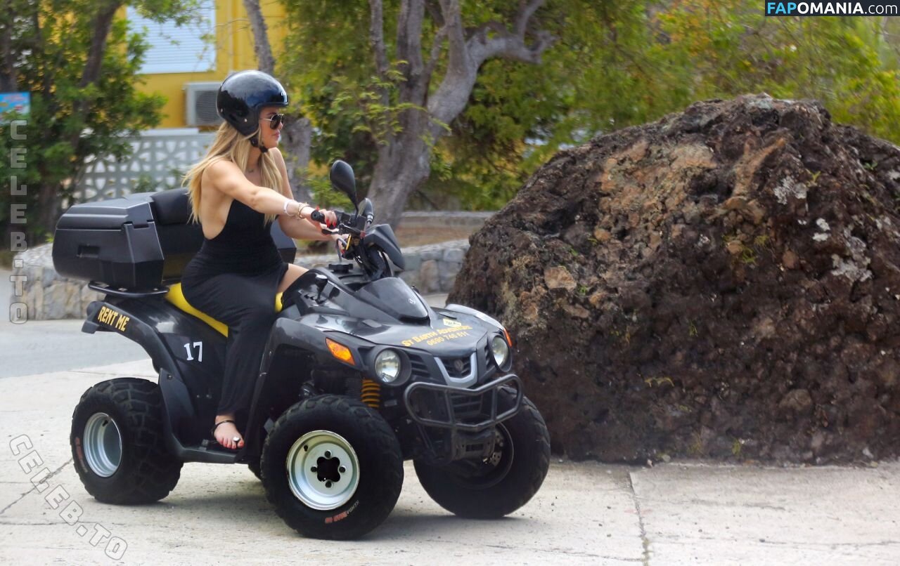 Kendall Jenner / https: / kendalljenner Nude OnlyFans  Leaked Photo #95