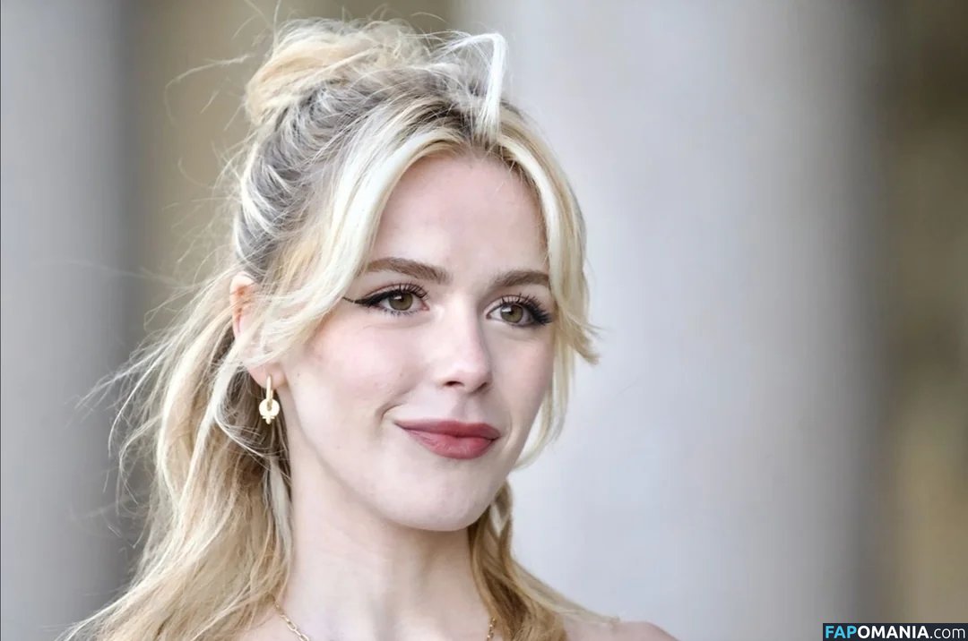 AdventuresSabrina / Kiernan Shipka / kiernanshipka Nude OnlyFans  Leaked Photo #96