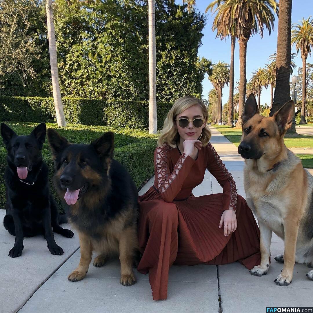 AdventuresSabrina / Kiernan Shipka / kiernanshipka Nude OnlyFans  Leaked Photo #656