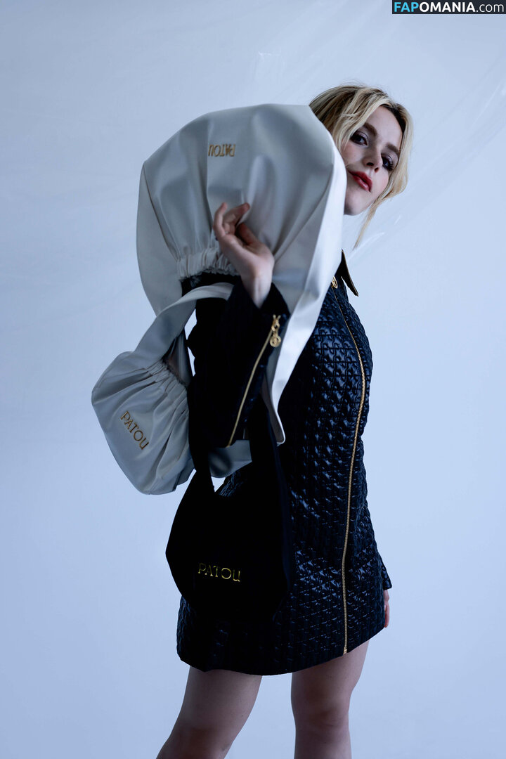 AdventuresSabrina / Kiernan Shipka / kiernanshipka Nude OnlyFans  Leaked Photo #1532