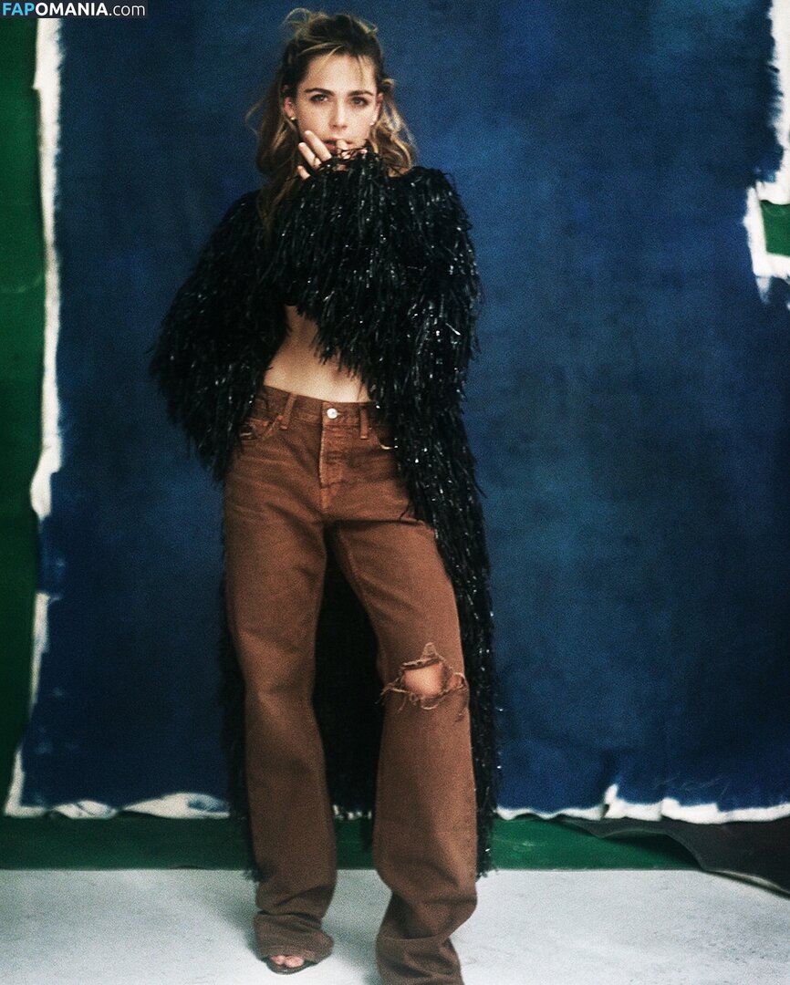 AdventuresSabrina / Kiernan Shipka / kiernanshipka Nude OnlyFans  Leaked Photo #1554