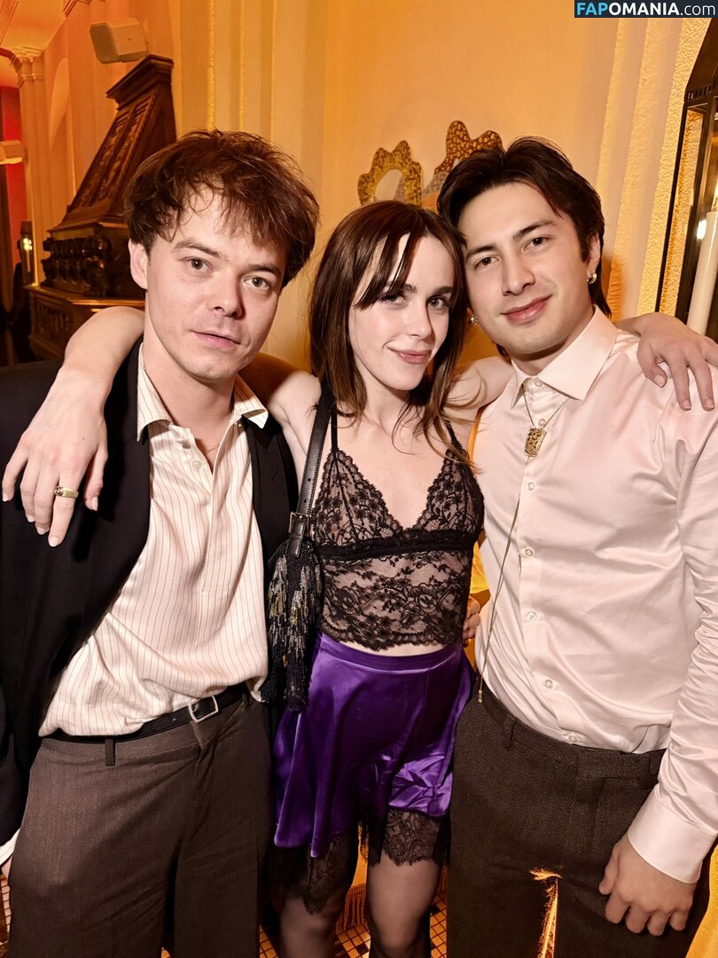 AdventuresSabrina / Kiernan Shipka / kiernanshipka Nude OnlyFans  Leaked Photo #1556