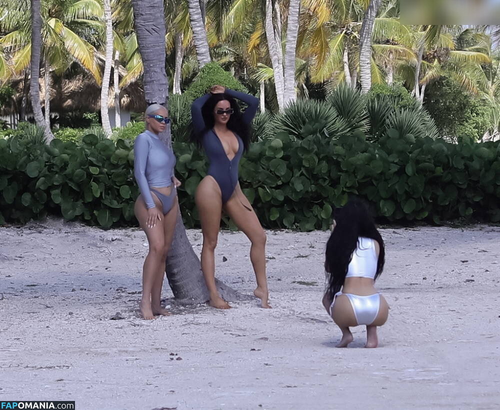 Kim Kardashian / kimkadarshian / kimkardashian Nude OnlyFans  Leaked Photo #86
