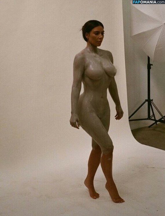 Kim Kardashian Nude Leaked Photo #172