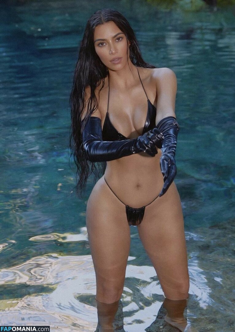 Kim Kardashian Nude Leaked Photo #625