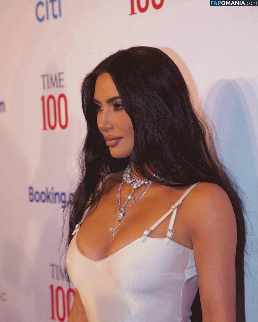 Kim Kardashian Nude Leaked Photo #679