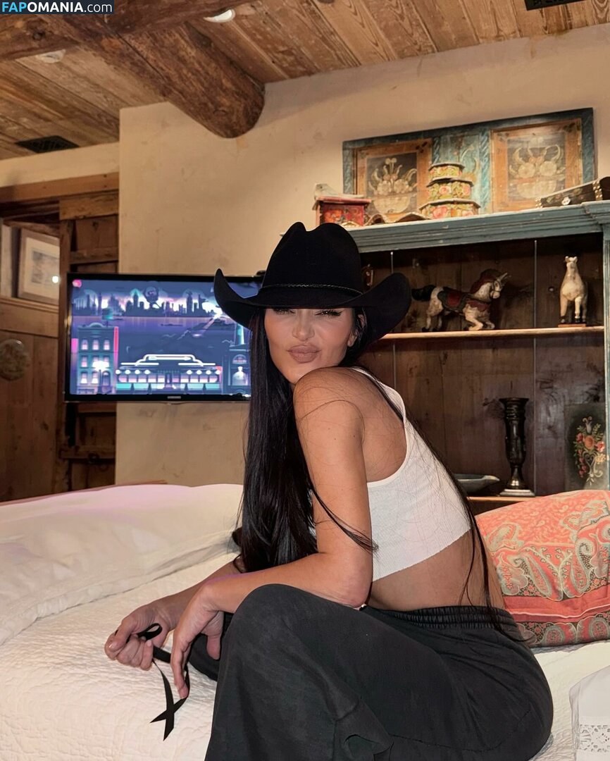 Kim Kardashian Nude Leaked Photo #771