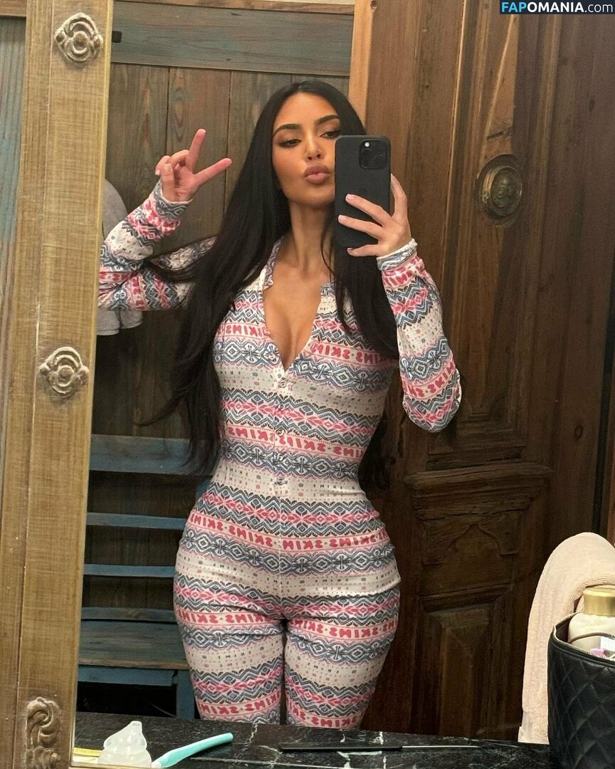 Kim Kardashian Nude Leaked Photo #792