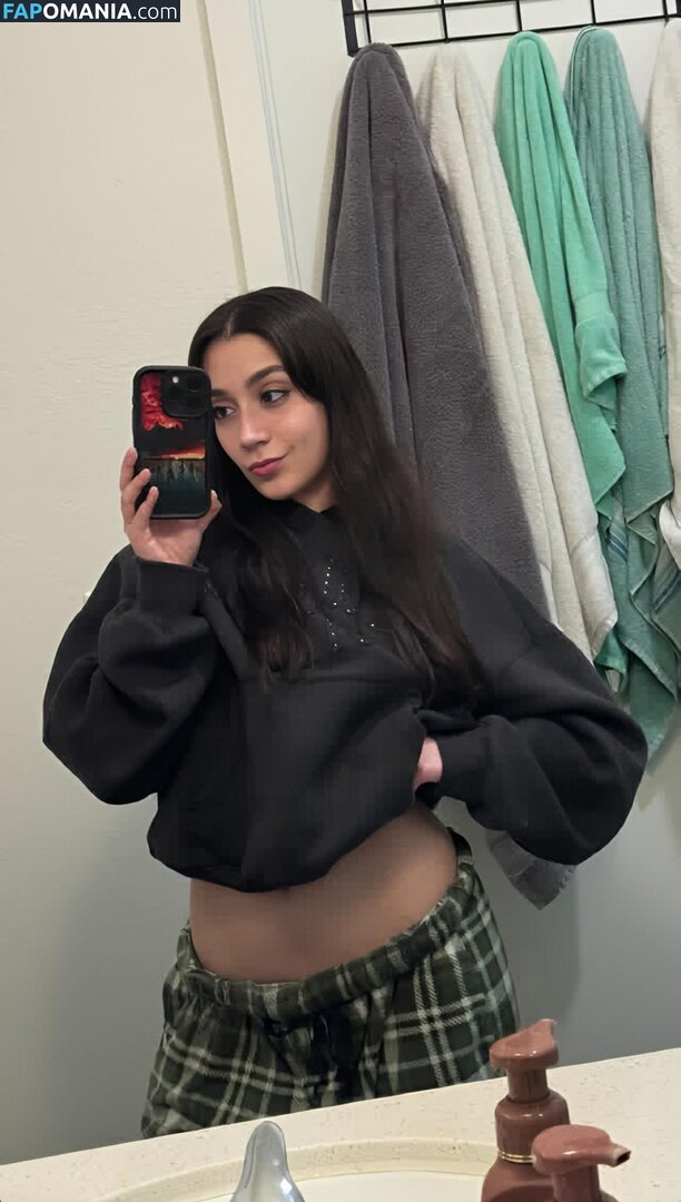 ayowhoischapis / kimbermelendrez Nude OnlyFans  Leaked Photo #7