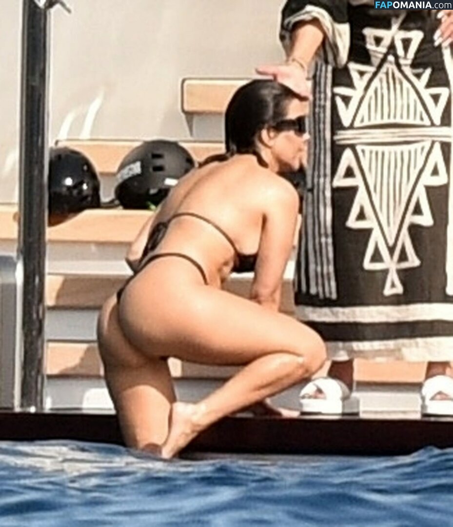 Kourtney Kardashian / kourtneykardash Nude OnlyFans  Leaked Photo #85