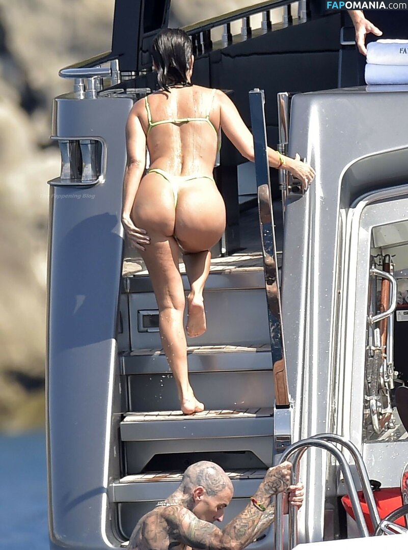 Kourtney Kardashian / kourtneykardash Nude OnlyFans  Leaked Photo #99