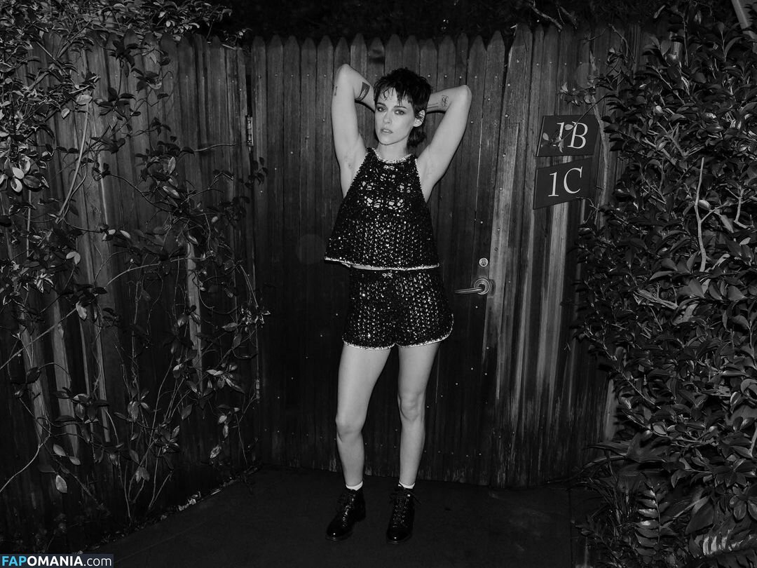 Kristen Stewart Nude Leaked Photo #582