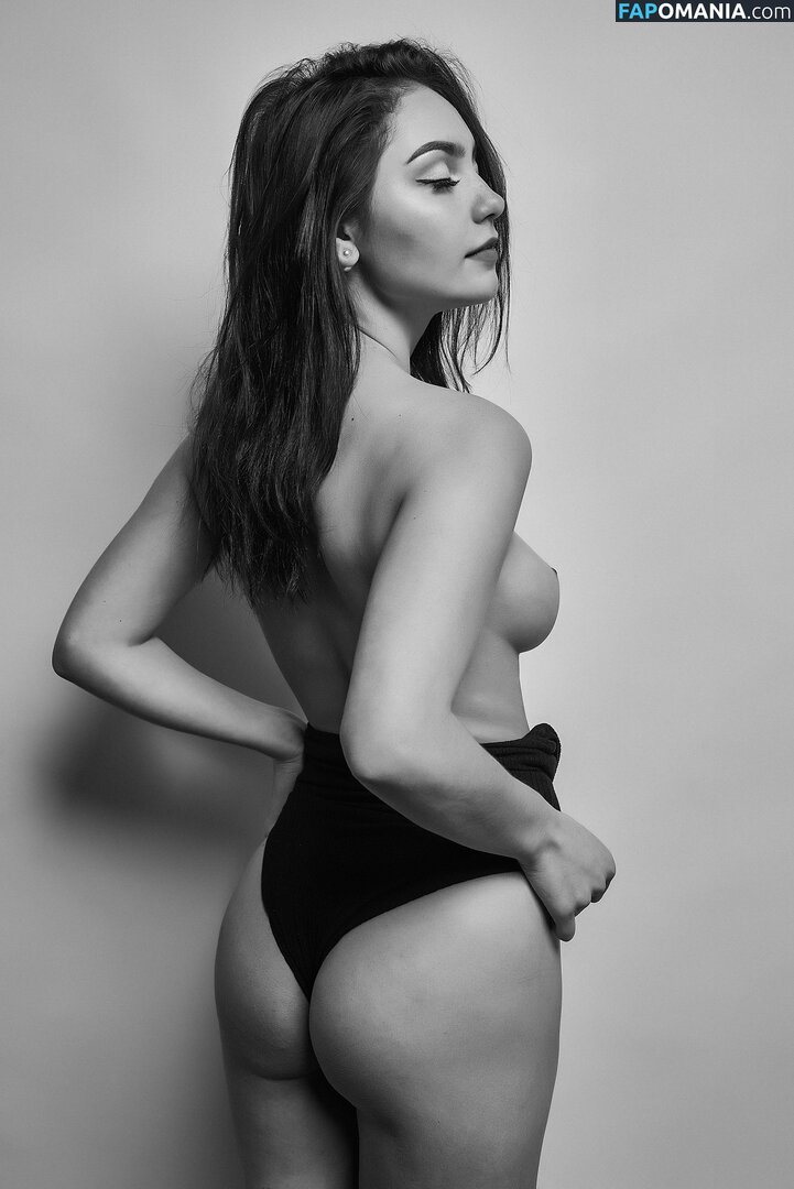 Kristina Azaronak / Tina_azarenok / tiktokgirl_krystina / tina_azarenoook Nude OnlyFans  Leaked Photo #8