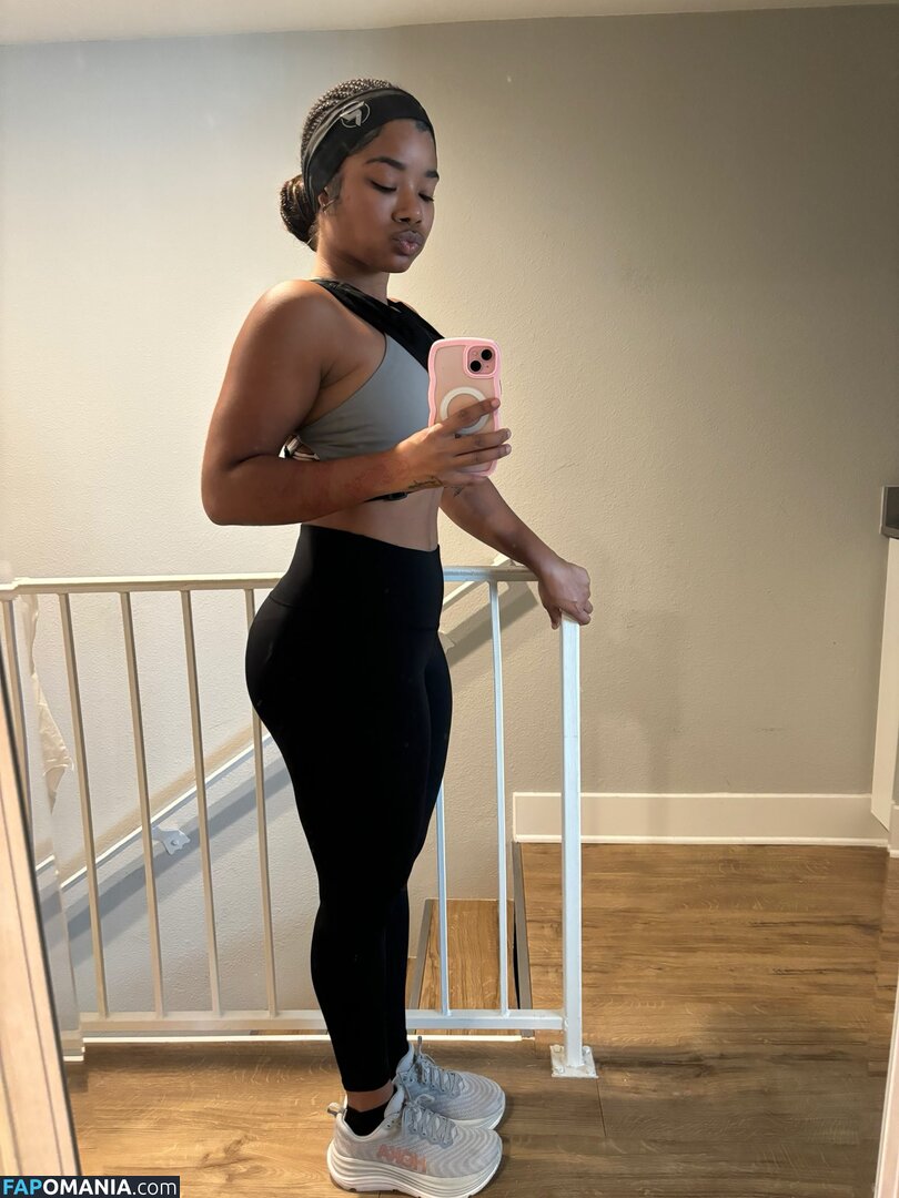 Kyylareneee / kurlykyy / kurrlyyy / kyylarenee Nude OnlyFans  Leaked Photo #4