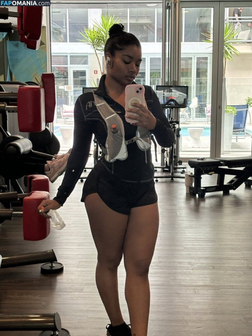 Kyylareneee / kurlykyy / kurrlyyy / kyylarenee Nude OnlyFans  Leaked Photo #15