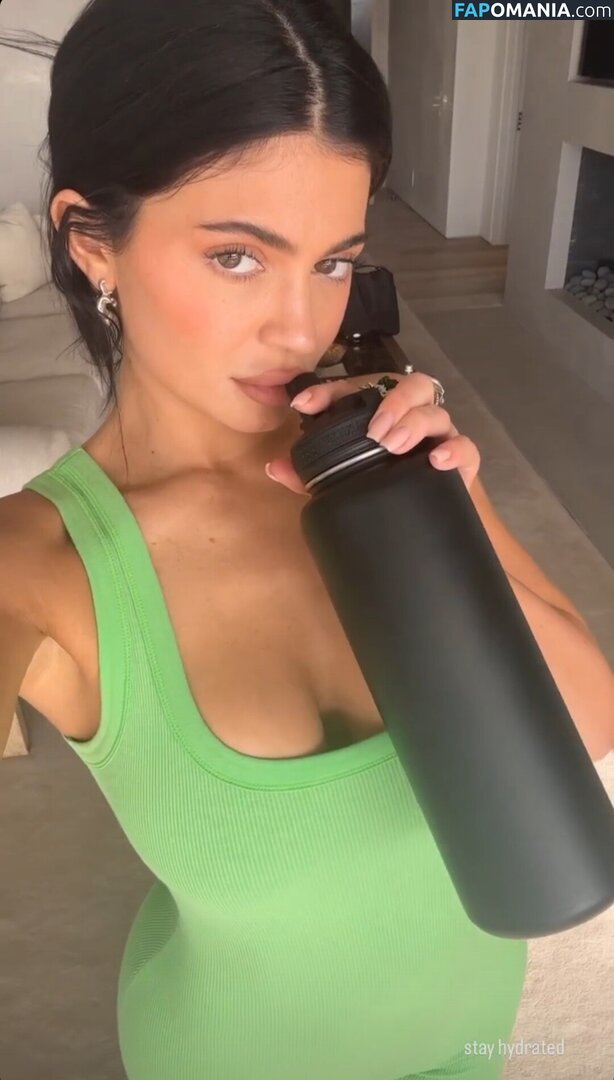 Kylie Jenner / kyliejenner / kyliejenner.2 Nude OnlyFans  Leaked Photo #30