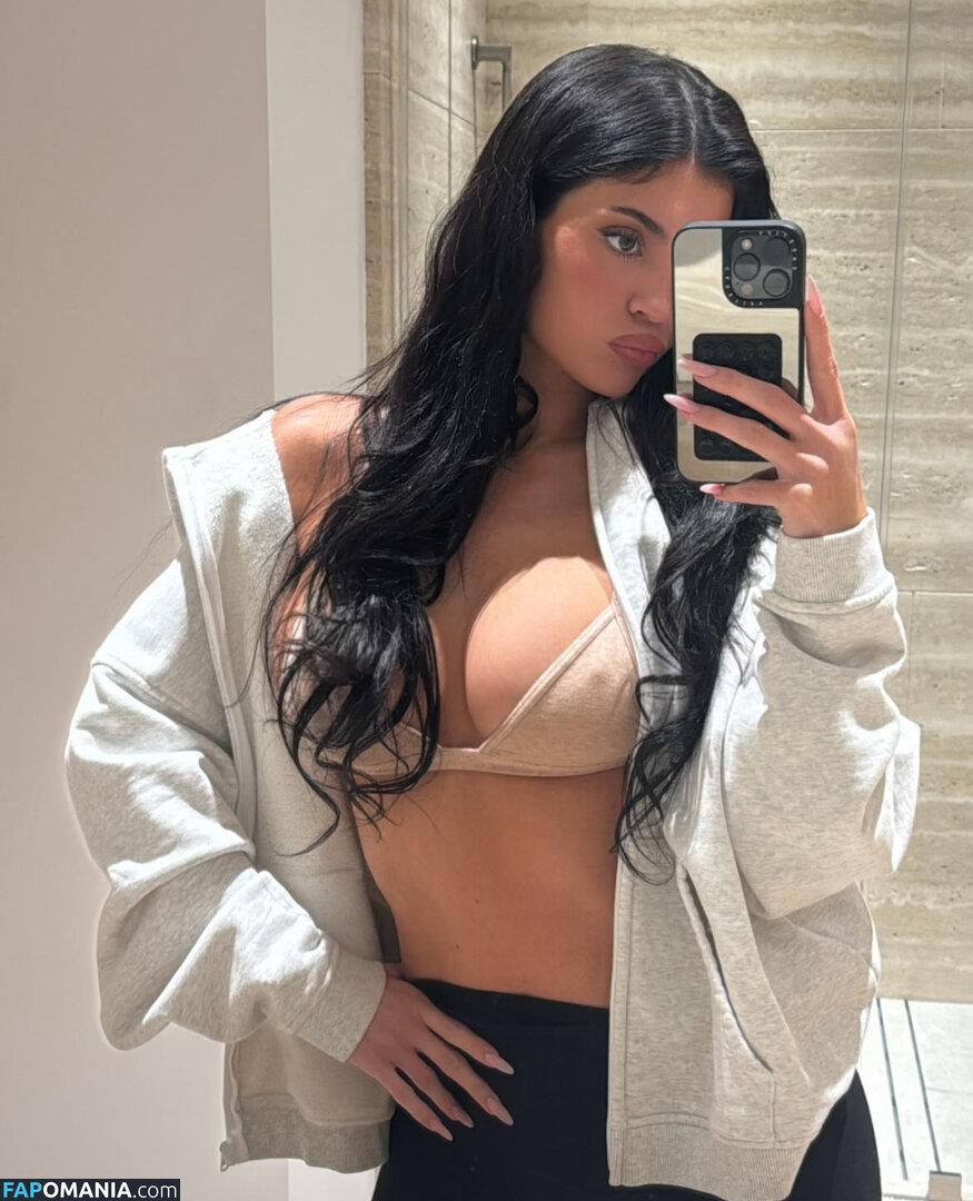 Kylie Jenner / https: / kyliejenner / kyliejenner.2 Nude OnlyFans  Leaked Photo #65