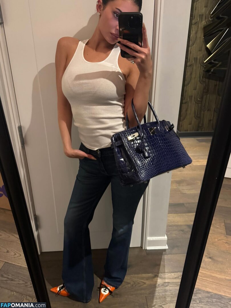 Kylie Jenner / https: / kyliejenner / kyliejenner.2 Nude OnlyFans  Leaked Photo #87