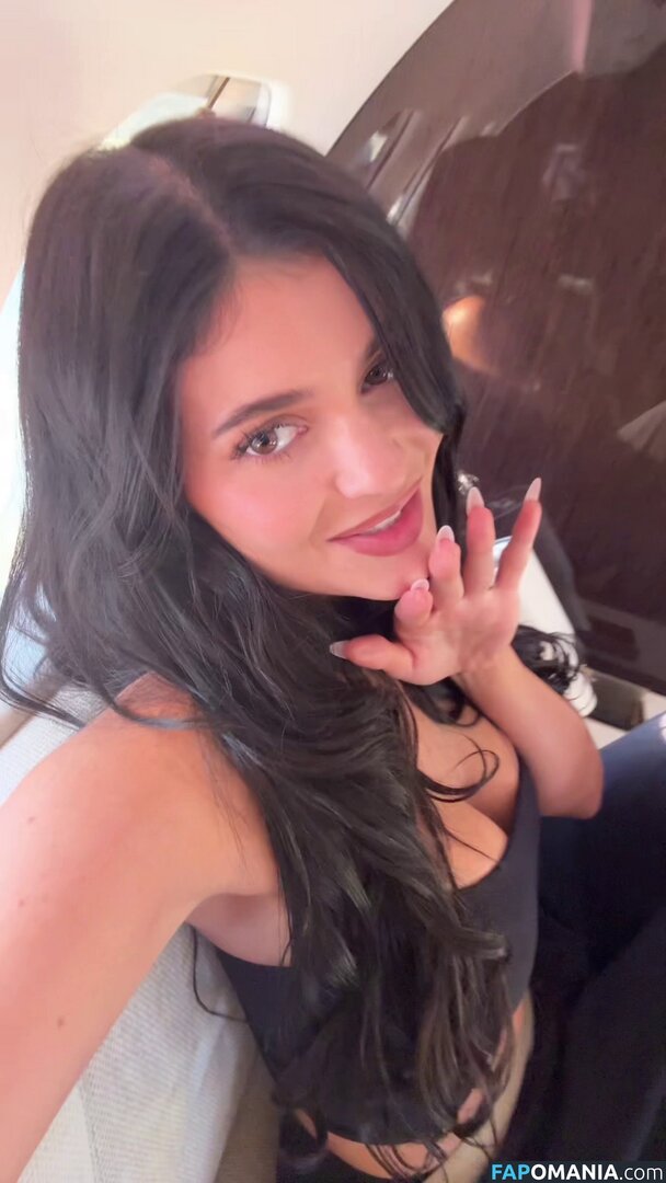 Kylie Jenner / https: / kyliejenner / kyliejenner.2 Nude OnlyFans  Leaked Photo #96