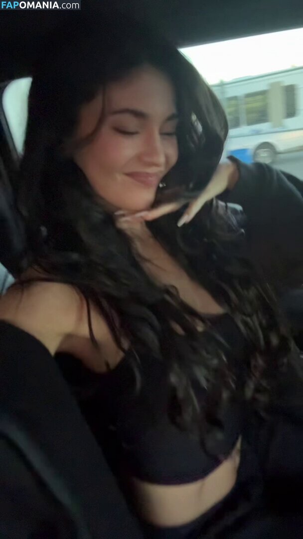 Kylie Jenner / https: / kyliejenner / kyliejenner.2 Nude OnlyFans  Leaked Photo #98