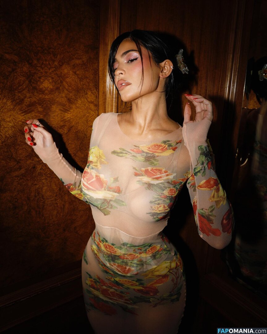 Kylie Jenner / https: / kyliejenner / kyliejenner.2 Nude OnlyFans  Leaked Photo #123