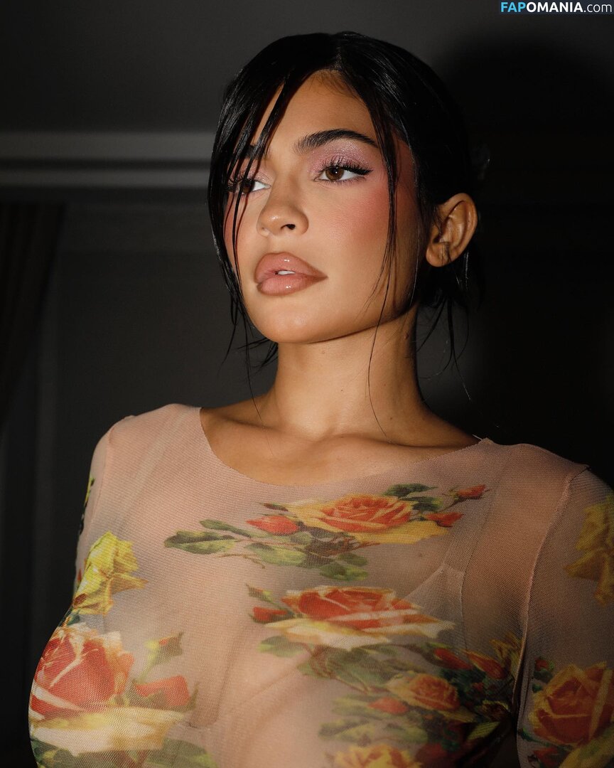 Kylie Jenner / https: / kyliejenner / kyliejenner.2 Nude OnlyFans  Leaked Photo #124