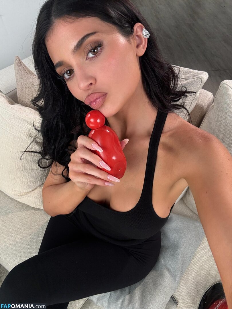 Kylie Jenner / https: / kyliejenner / kyliejenner.2 Nude OnlyFans  Leaked Photo #136