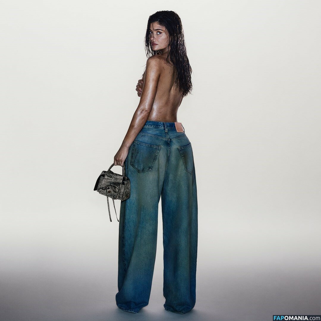 Kylie Jenner / kyliejenner / kyliejenner.2 Nude OnlyFans  Leaked Photo #198