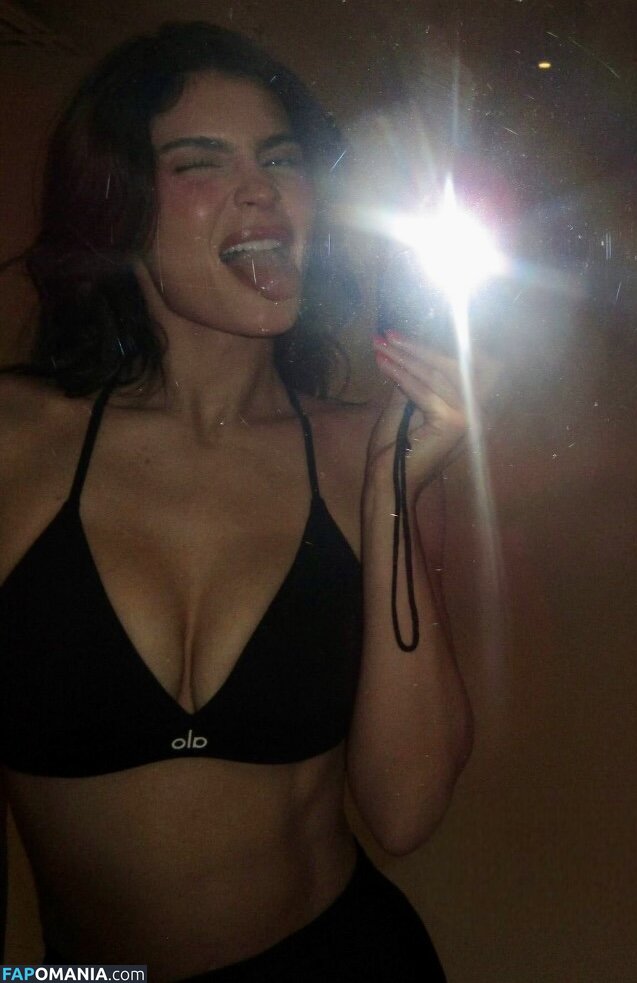 Kylie Jenner / kyliejenner / kyliejenner.2 Nude OnlyFans  Leaked Photo #1165