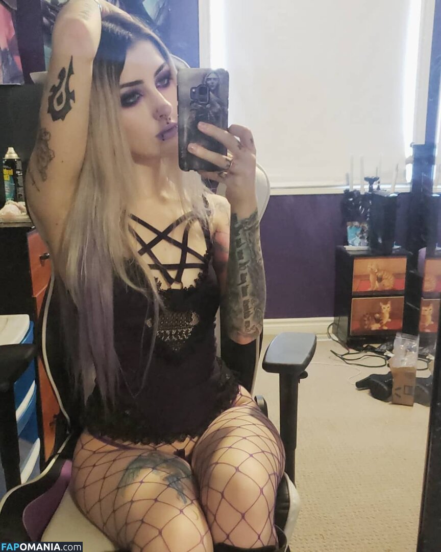 ladysurvival / ladysurvivalwow / onlyfungi Nude OnlyFans  Leaked Photo #2
