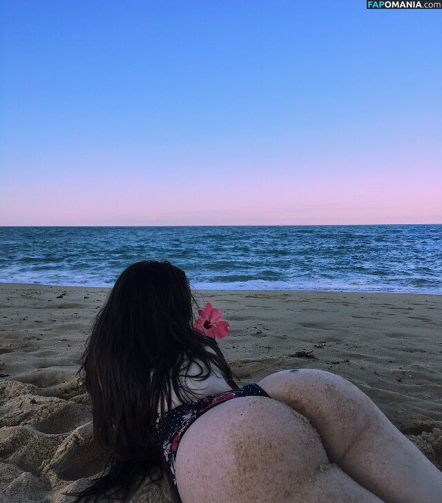 Larissa Peyerle / https: / larissapeyerle Nude OnlyFans  Leaked Photo #3