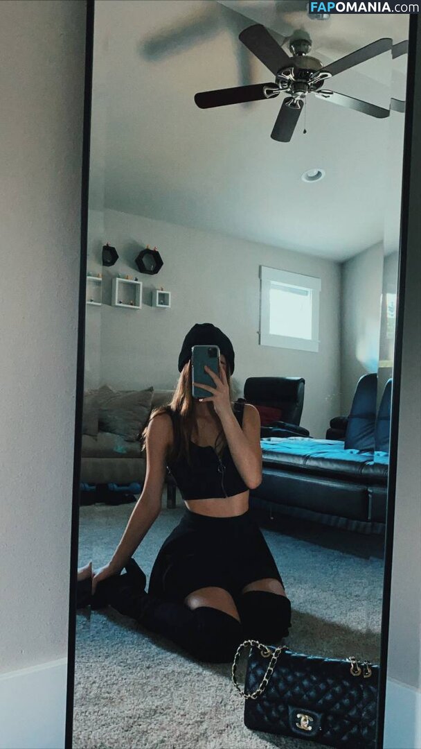 Laselyii / llessliiie / luvliii Nude OnlyFans  Leaked Photo #17