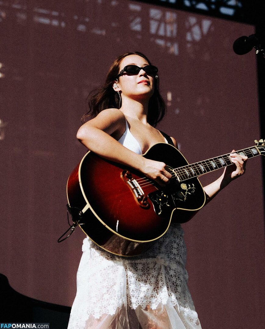 Laufey Lin / laufey Nude OnlyFans  Leaked Photo #109