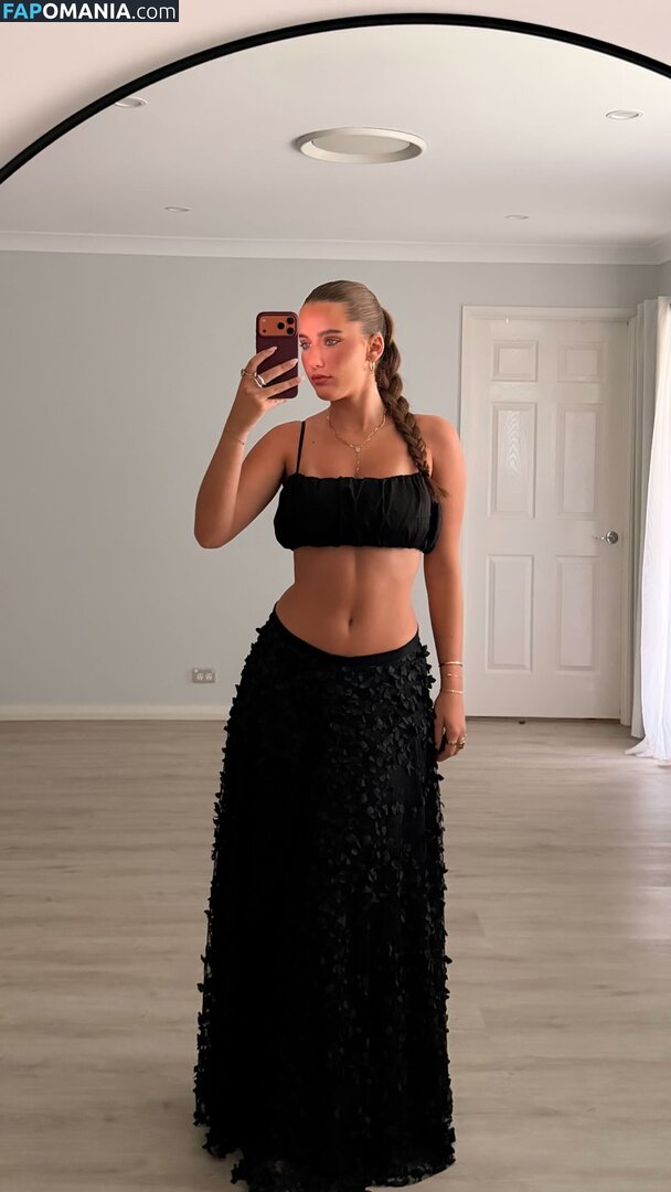 LAURA @lauramjj / lauramjj_ Nude OnlyFans  Leaked Photo #1