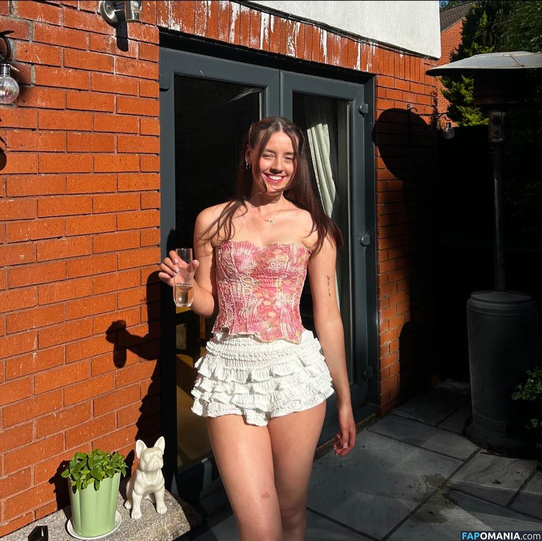 Laura Wilshaw / https: Nude OnlyFans  Leaked Photo #3