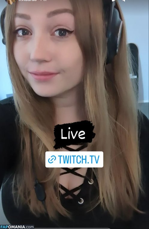 Lauraa / infamous-albino / lauraa.gy / yourxgirlxnextdoor Nude OnlyFans  Leaked Photo #6