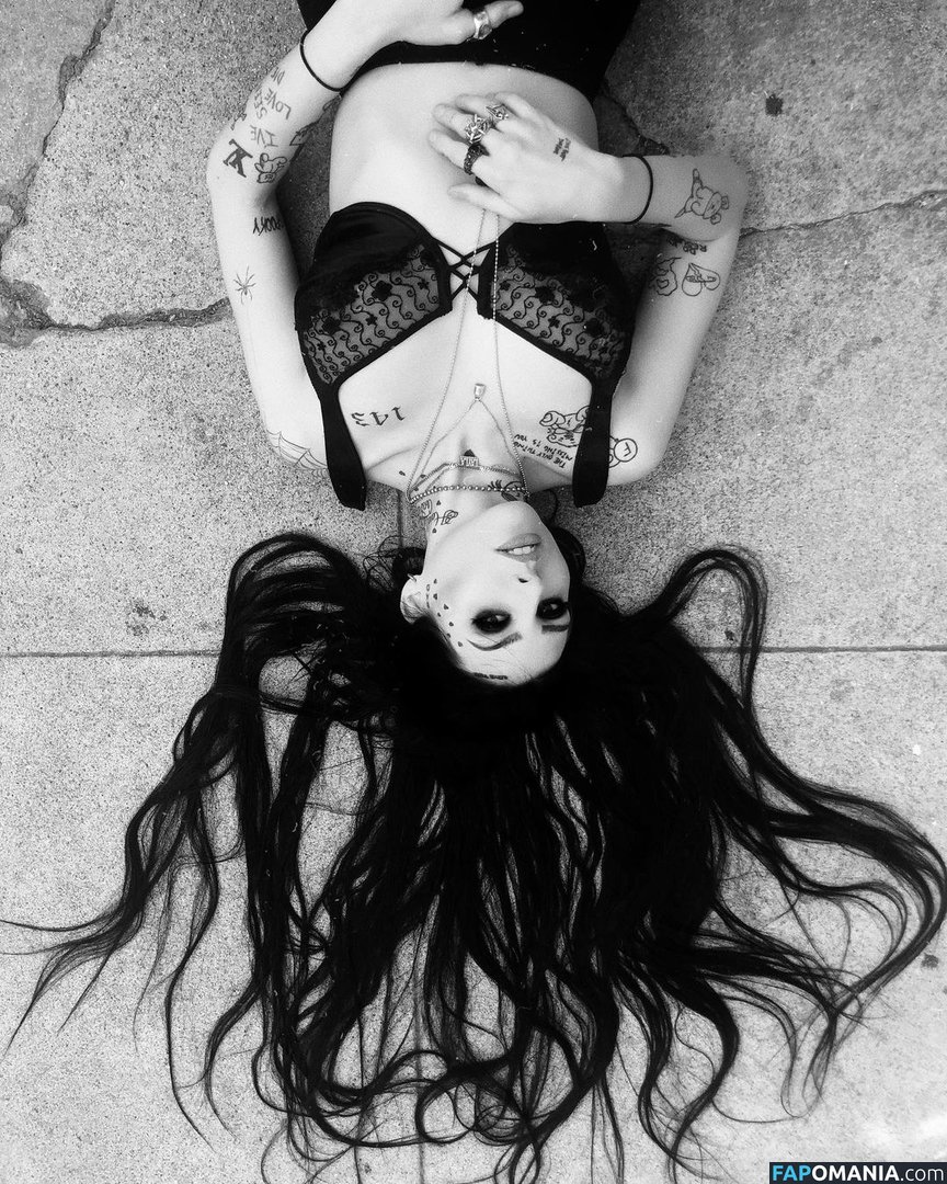 Layla Shapiro / Toopoor Nude OnlyFans  Leaked Photo #2