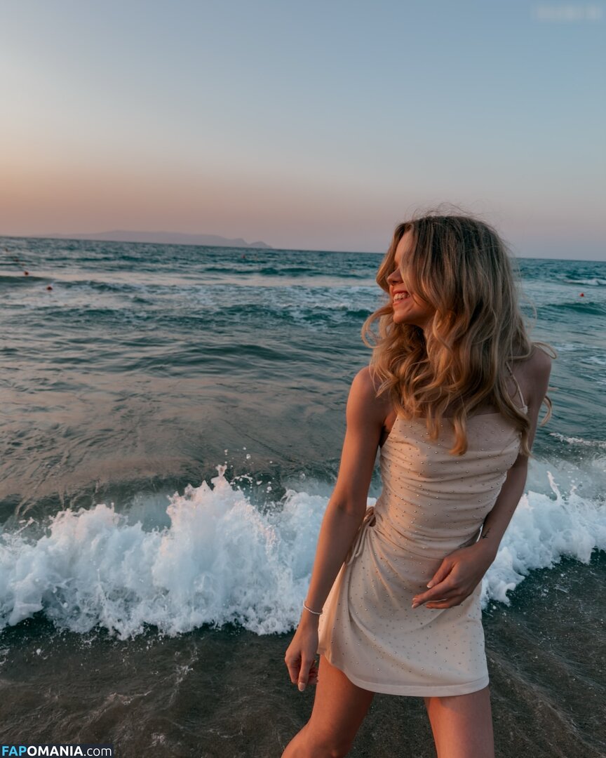 Lea Peach / Looskanal / lea / wifiloo_m Nude OnlyFans  Leaked Photo #780