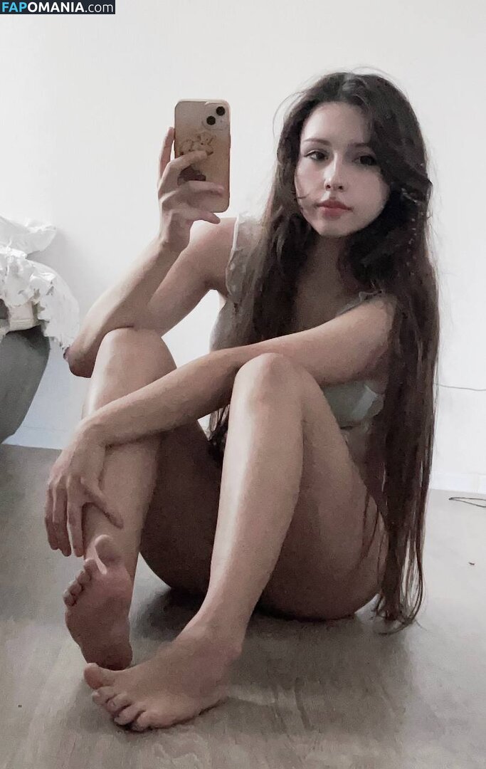 Leffelbain Nude OnlyFans  Leaked Photo #2