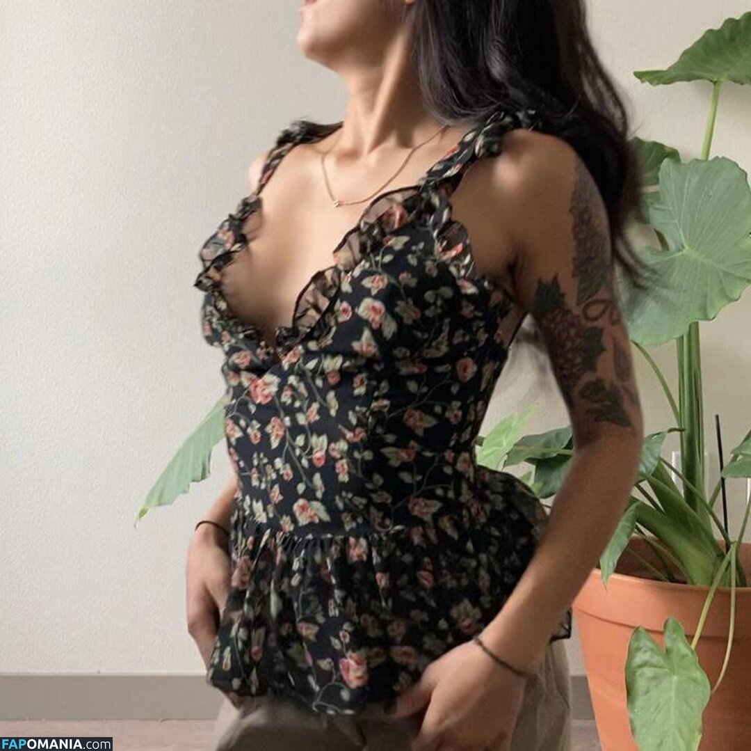 Helena McCoy / Lenamarisol / lenafreexx / lenaisapeach Nude OnlyFans  Leaked Photo #21