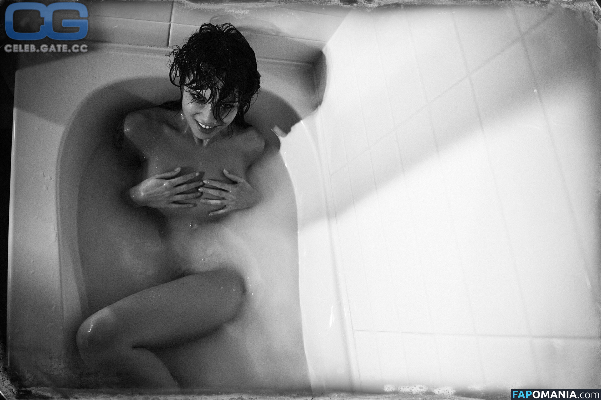 Lexa Doig Nude OnlyFans  Leaked Photo #7