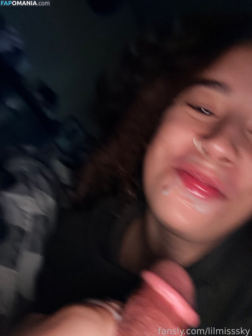 Lilmisssky / knd_sky Nude OnlyFans  Leaked Photo #4