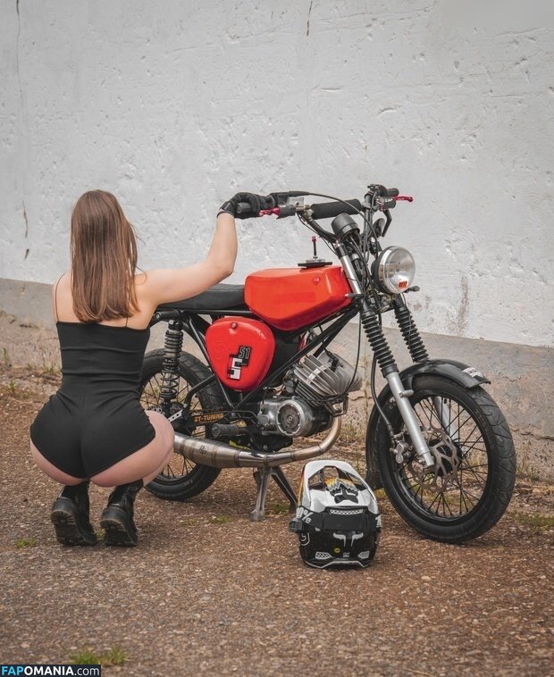 Lisamoto / lisaa.moto Nude OnlyFans  Leaked Photo #25