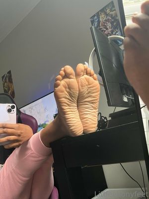 littleebonyfeet