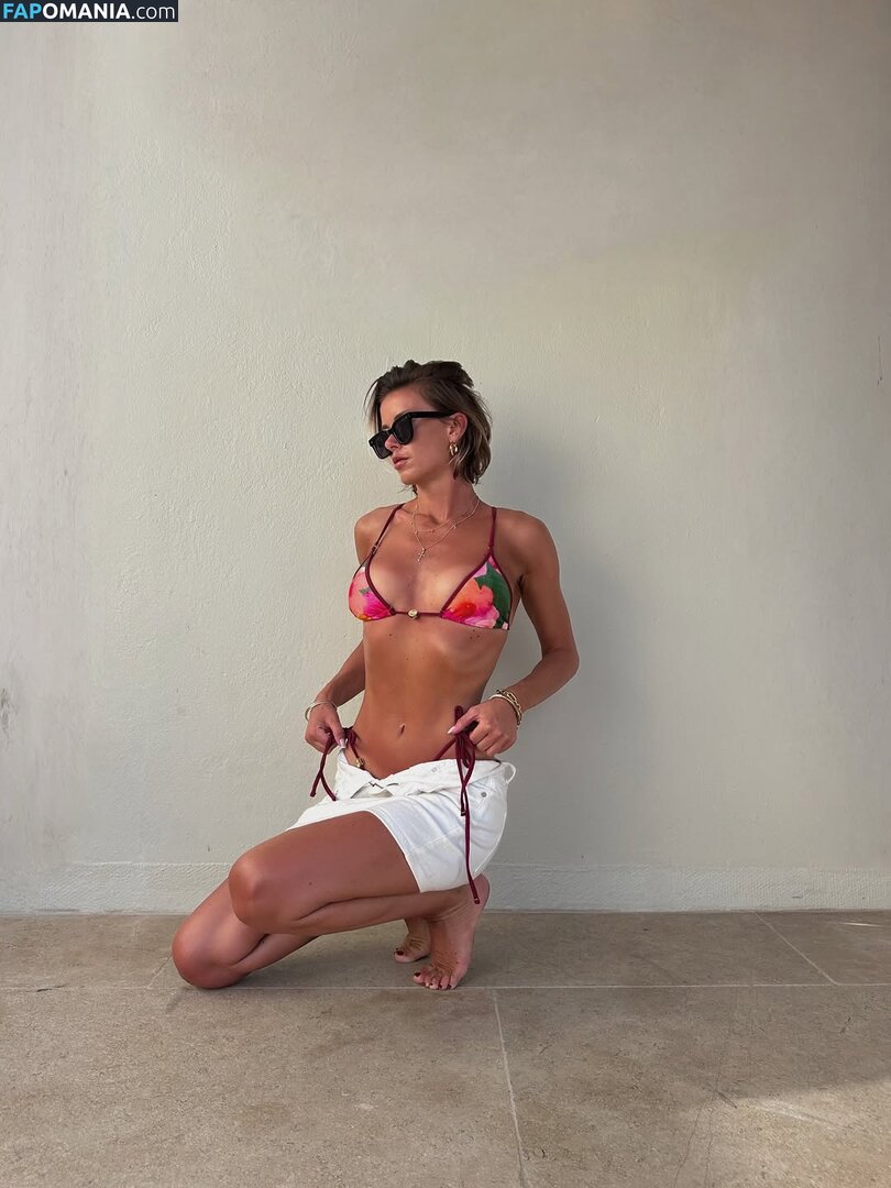 Liv Bentley / Olivia Bentley / oliviabentleyk / theoliviabentley Nude OnlyFans  Leaked Photo #8