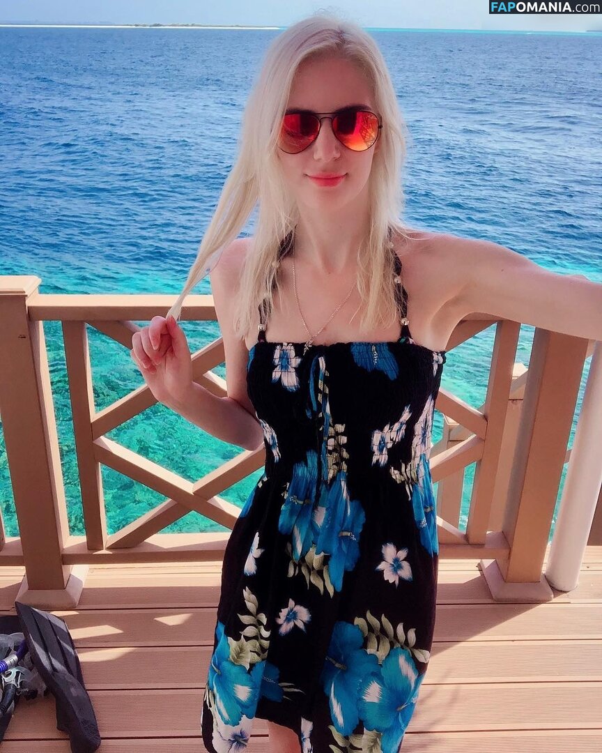 Lory / loorybbyg / vinoogeile Nude OnlyFans  Leaked Photo #3